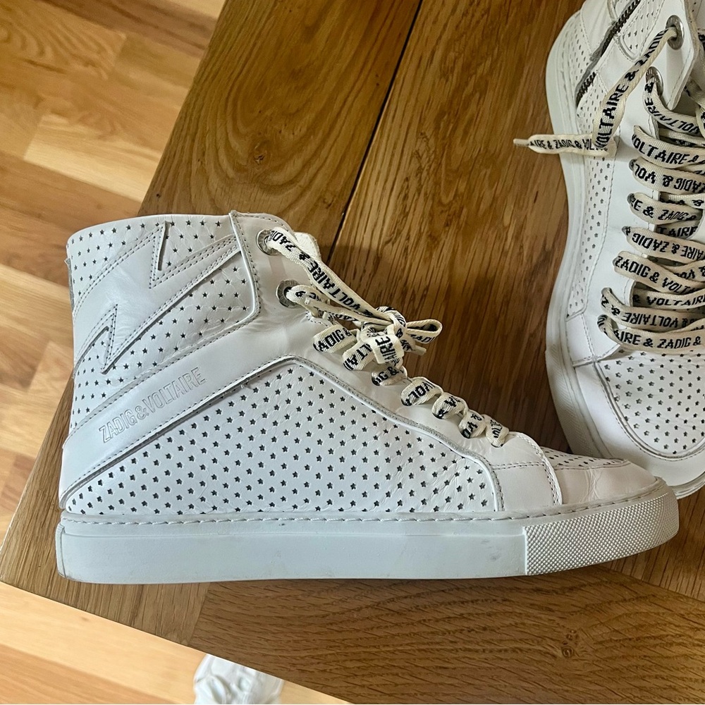 Limited edition Zadig and Voltaire hightop sneakers.
zv1747 high flash smooth